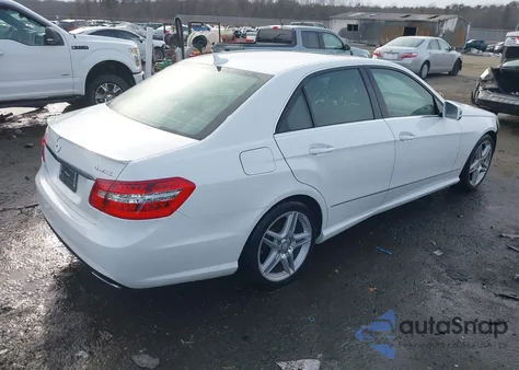 2013 Mercedes-Benz E 350 4Matic z USA, uszkodzony, nr VIN WDDHF8JB6DA751657